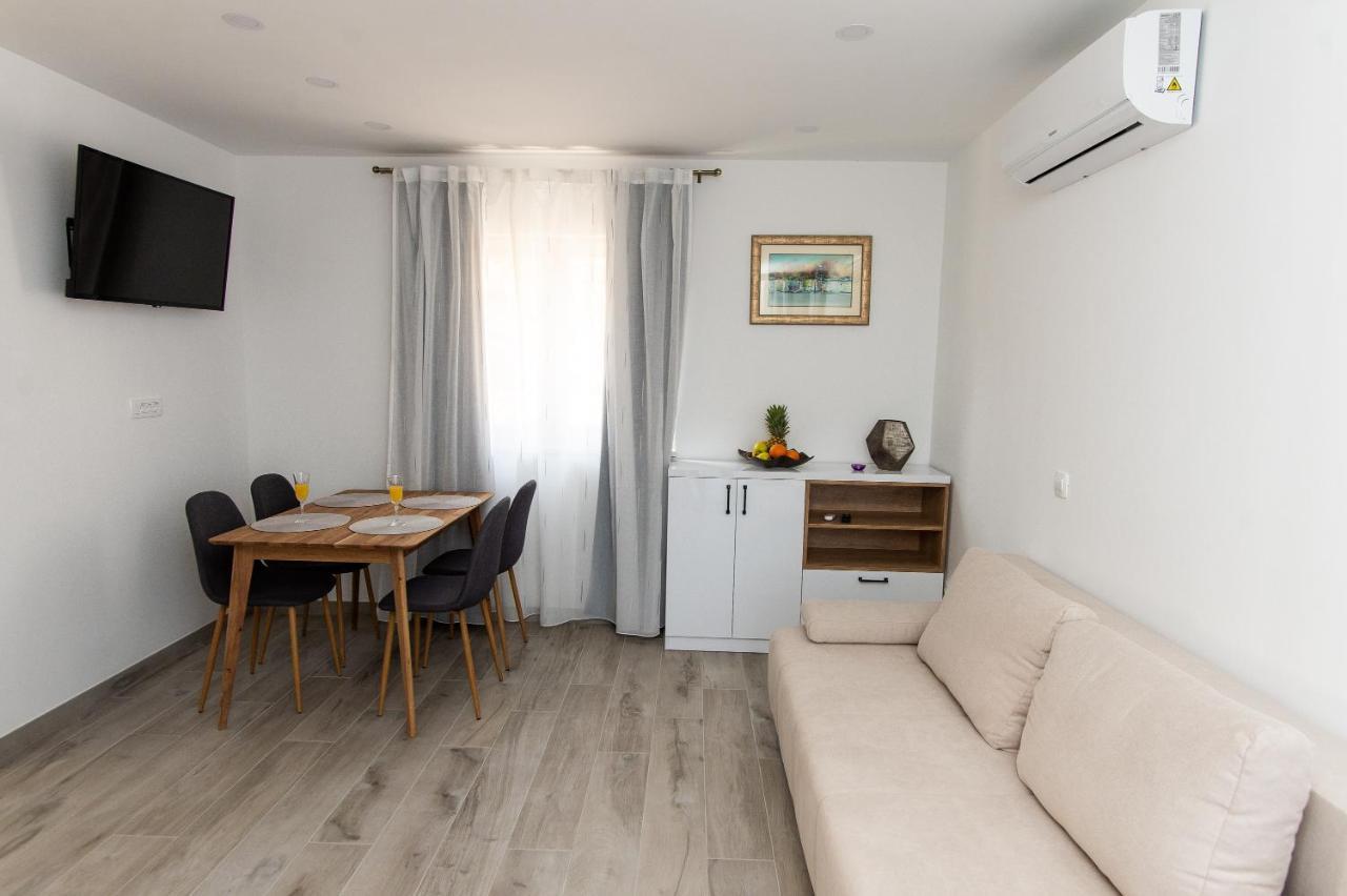 Exclusive Villa Almissa With Swimming Pool And Sea View Lokva Rogoznica Εξωτερικό φωτογραφία