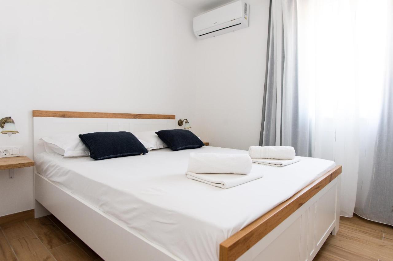 Exclusive Villa Almissa With Swimming Pool And Sea View Lokva Rogoznica Εξωτερικό φωτογραφία