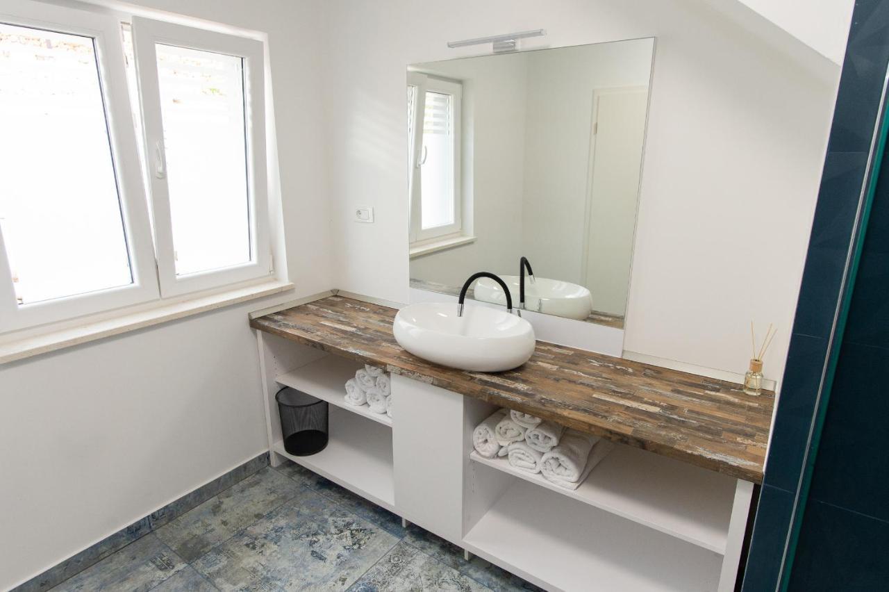 Exclusive Villa Almissa With Swimming Pool And Sea View Lokva Rogoznica Εξωτερικό φωτογραφία