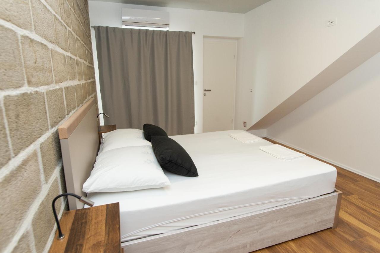 Exclusive Villa Almissa With Swimming Pool And Sea View Lokva Rogoznica Εξωτερικό φωτογραφία